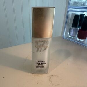 Meroda Changing Foundation SPF 15